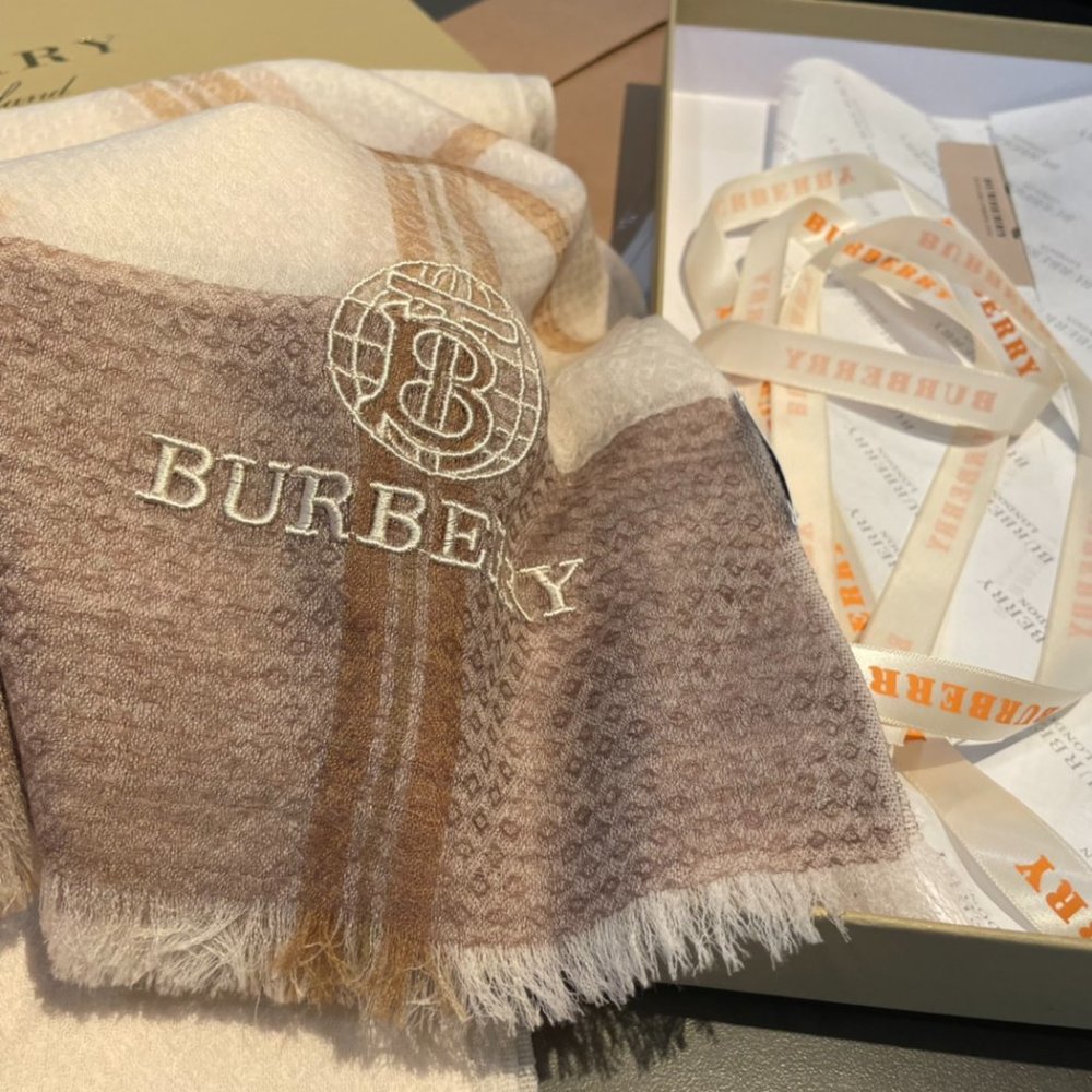 Women's Burberry Winter New water-soluble cashmere simple scarf Size: 95 * 190CM - Picture 4 of 8